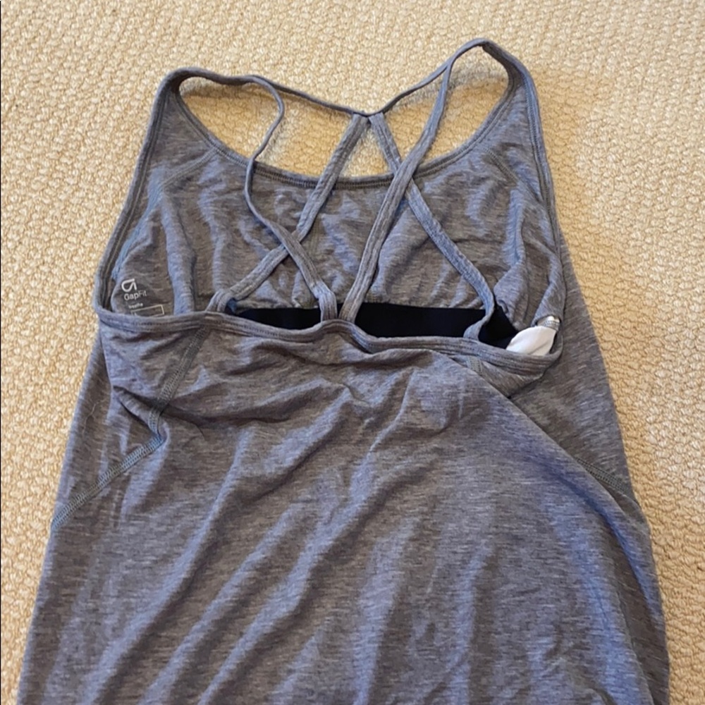 Workout top - Picture 2 of 3